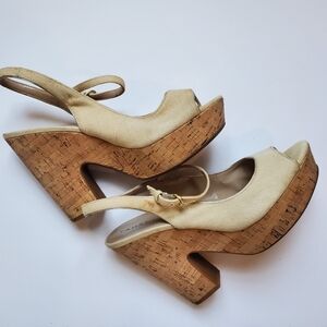 Tahari Cloth Cork high heel Size 9